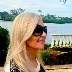 Meet your Posher, Monika